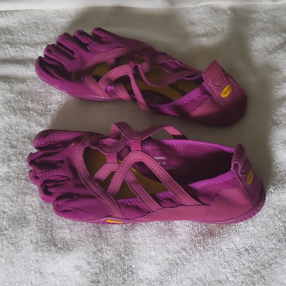 Vibram toe shoes